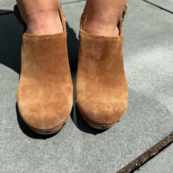 NWOT Ugg Australia Studded Dafni Clogs - Picture 5 of 9